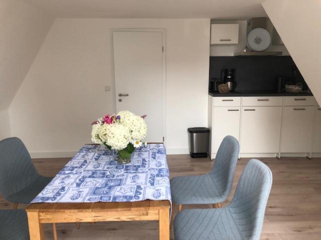 Die Graefin Auf Ruegen - Ferienappartements Parchtitz 외부 사진